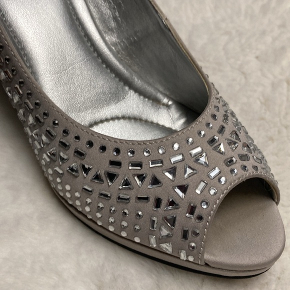 Kelly and Katie Crystal Embellished heels - Picture 1 of 8